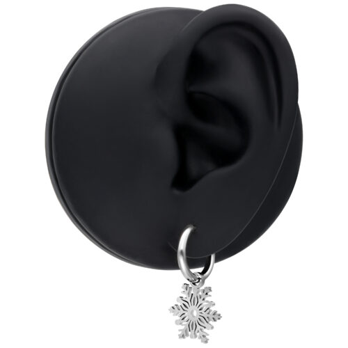 Orecchini argento con ciondolo a fiocco di neve su modello di orecchio nero