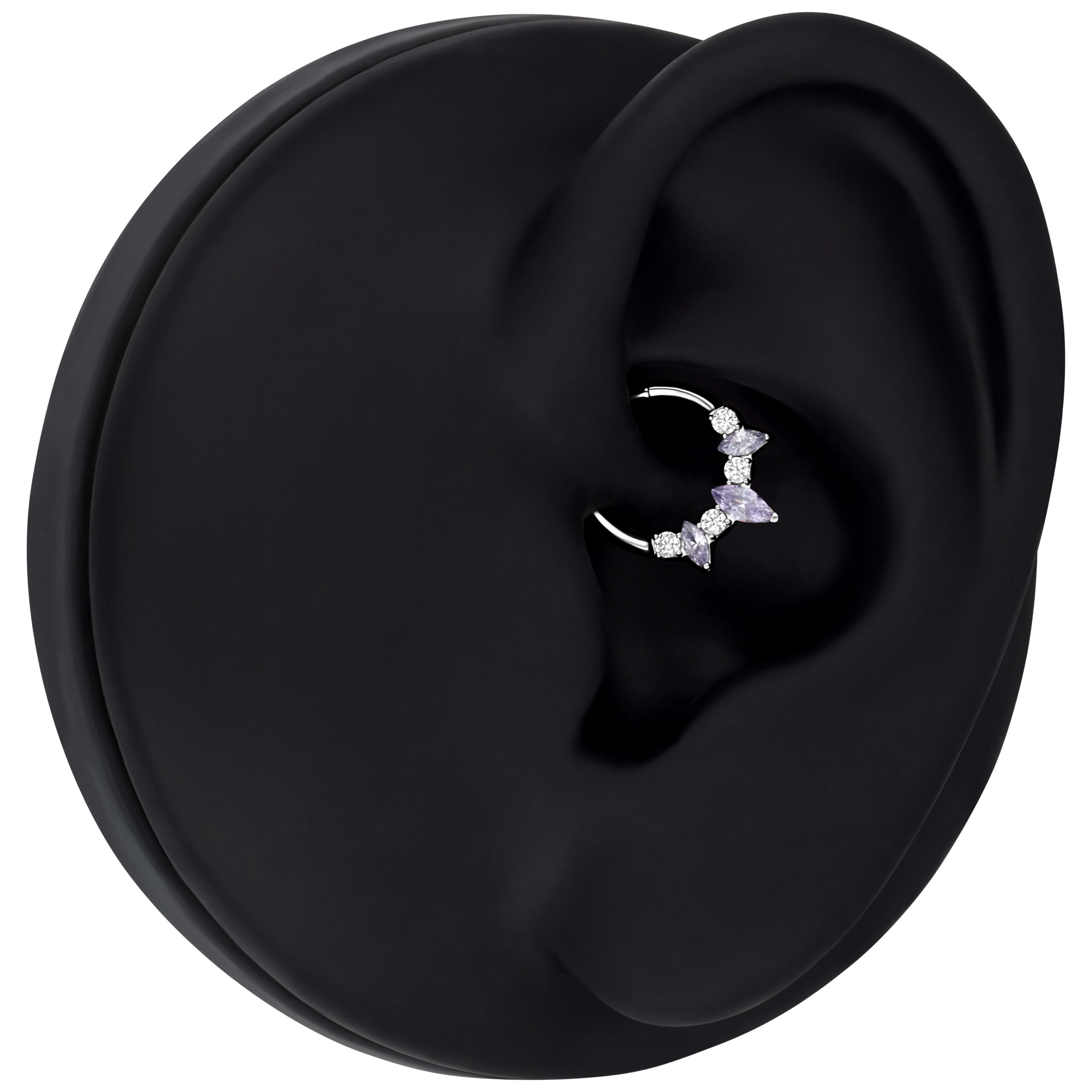 Clicker per septum color argento con cristalli di ametista su modello di orecchio nero