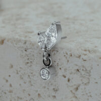 Accessorio Piercing Argento con due cristalli a forma di marquise e un cristallo pendente su pietra