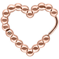 Orecchino a forma di cuore in oro rosa con struttura a bolle su sfondo bianco