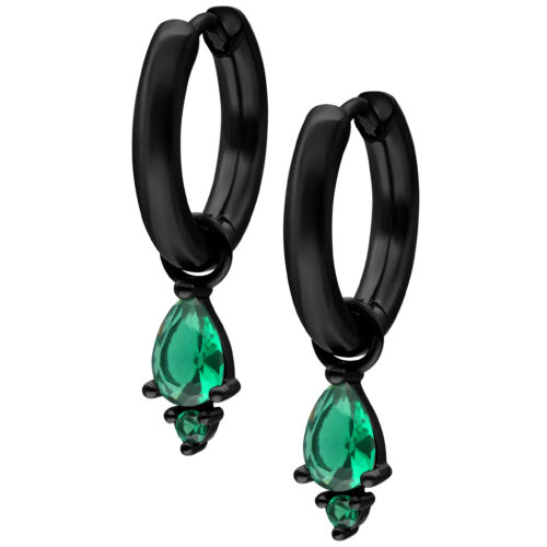 Orecchini neri con cristalli verde smeraldo su sfondo bianco