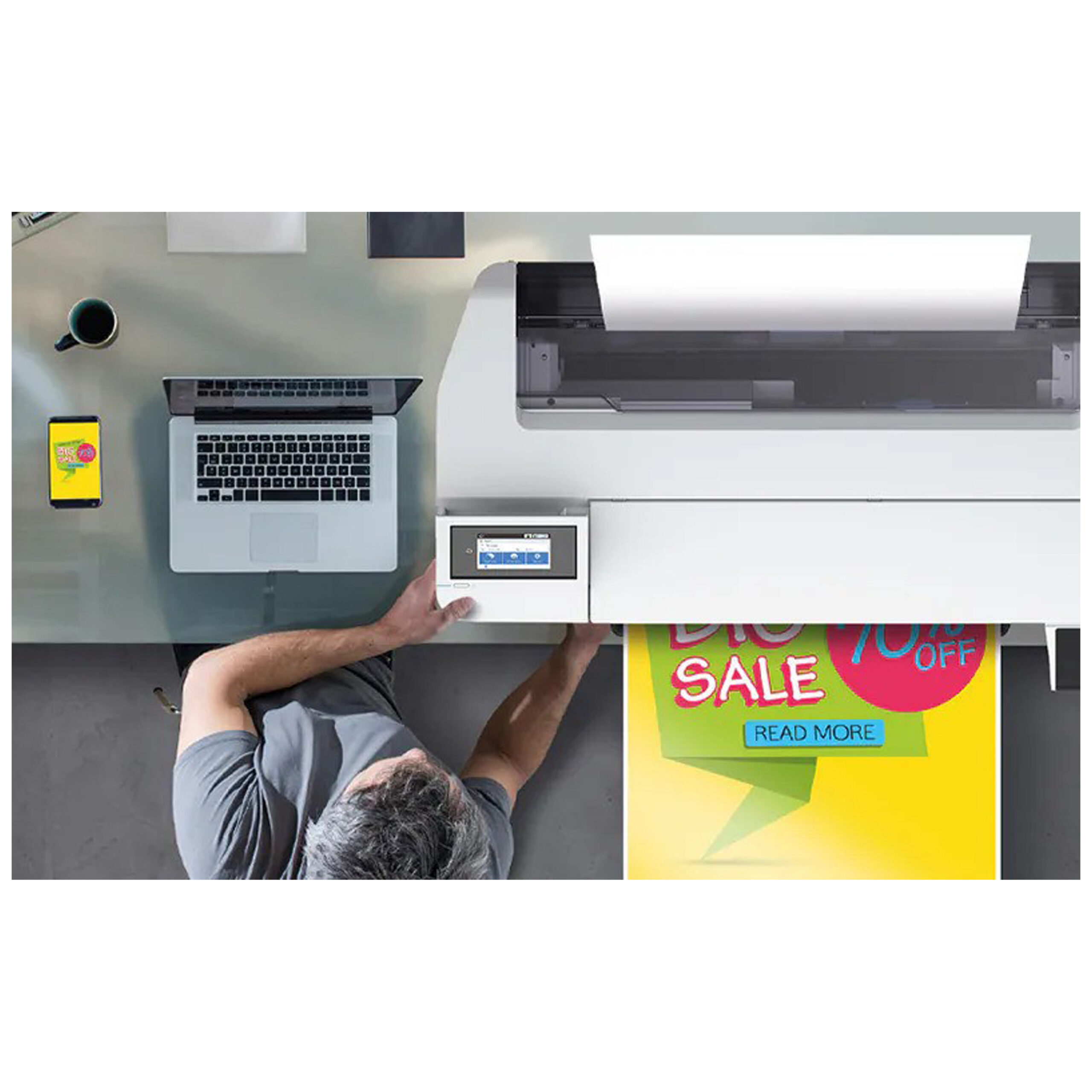 Stampante di grande formato Epson SureColor SC-T3100x su scrivania con laptop e stampa a colori