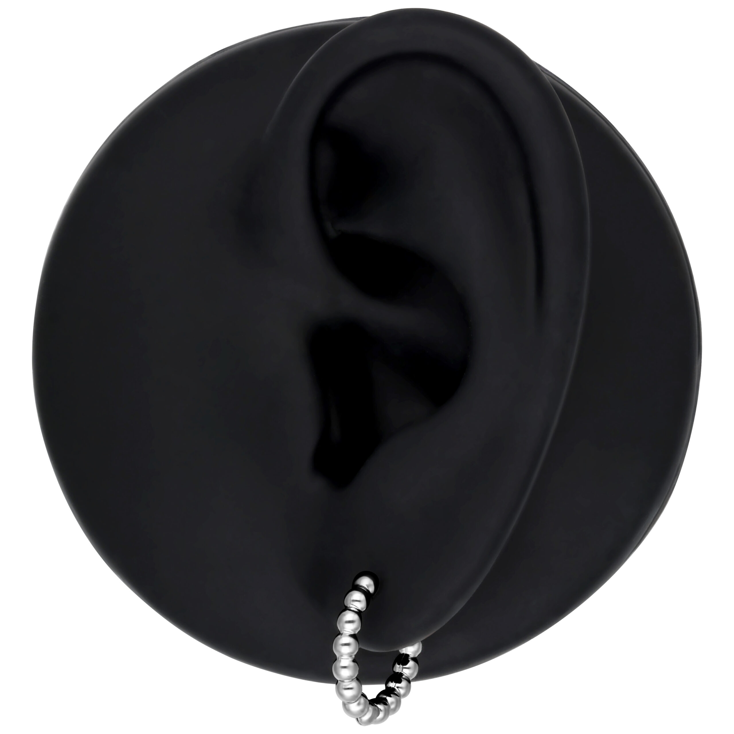 Orecchini Bubble Hoop argentati su modello di orecchio nero, design semplice