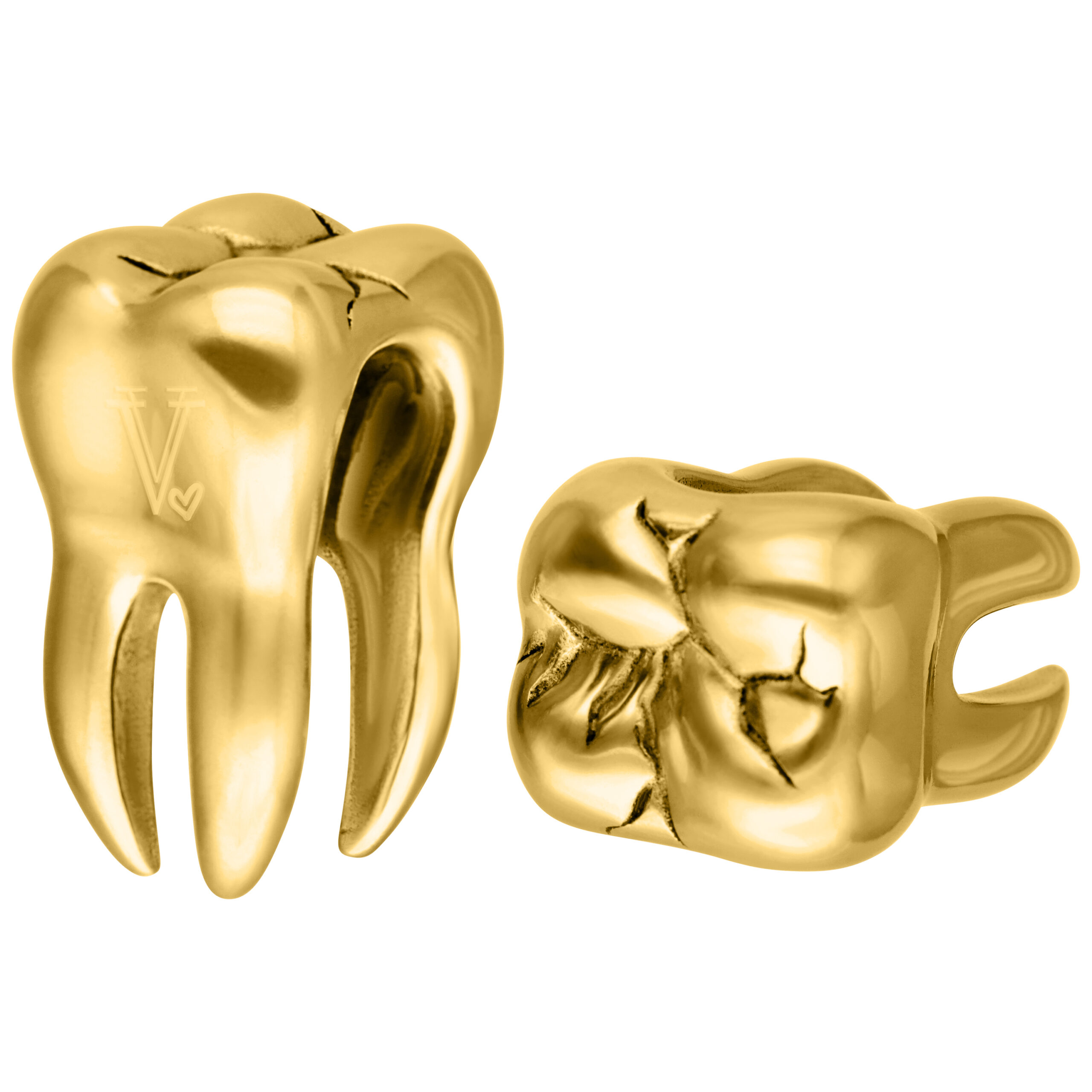 Orecchini dorati a forma di dente in acciaio chirurgico su sfondo bianco