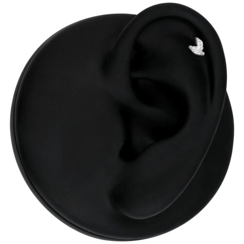 Attacco piercing color argento con cristalli chiari su sfondo nero