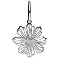 Orecchino a fiore color argento in acciaio inox su sfondo bianco