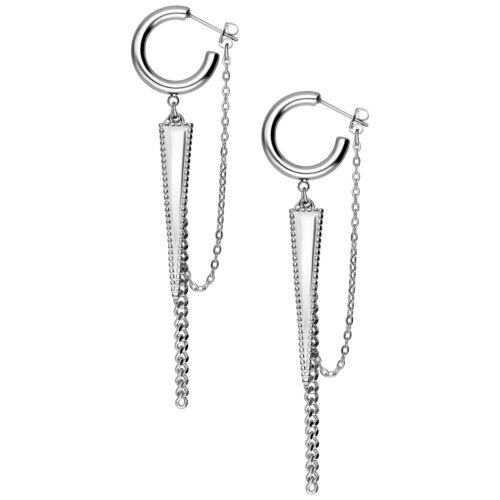 Orecchini in argento con pendenti triangolari e catene su sfondo bianco