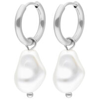Orecchini in acciaio inox argentato con perle barocche su sfondo bianco