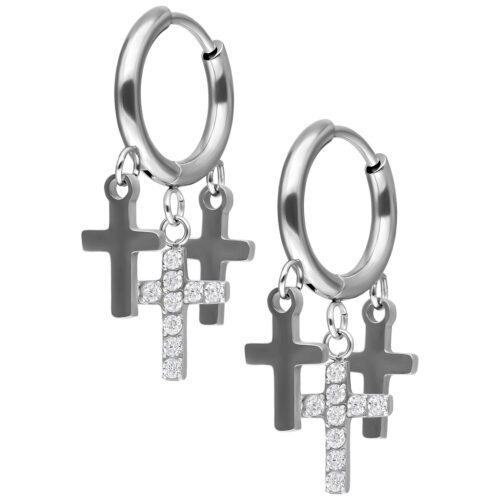 Cerchi argentati con tre ciondoli a croce pendenti su sfondo bianco