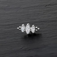 Accessorio Push Fit argento con tre cristalli chiari su sfondo nero