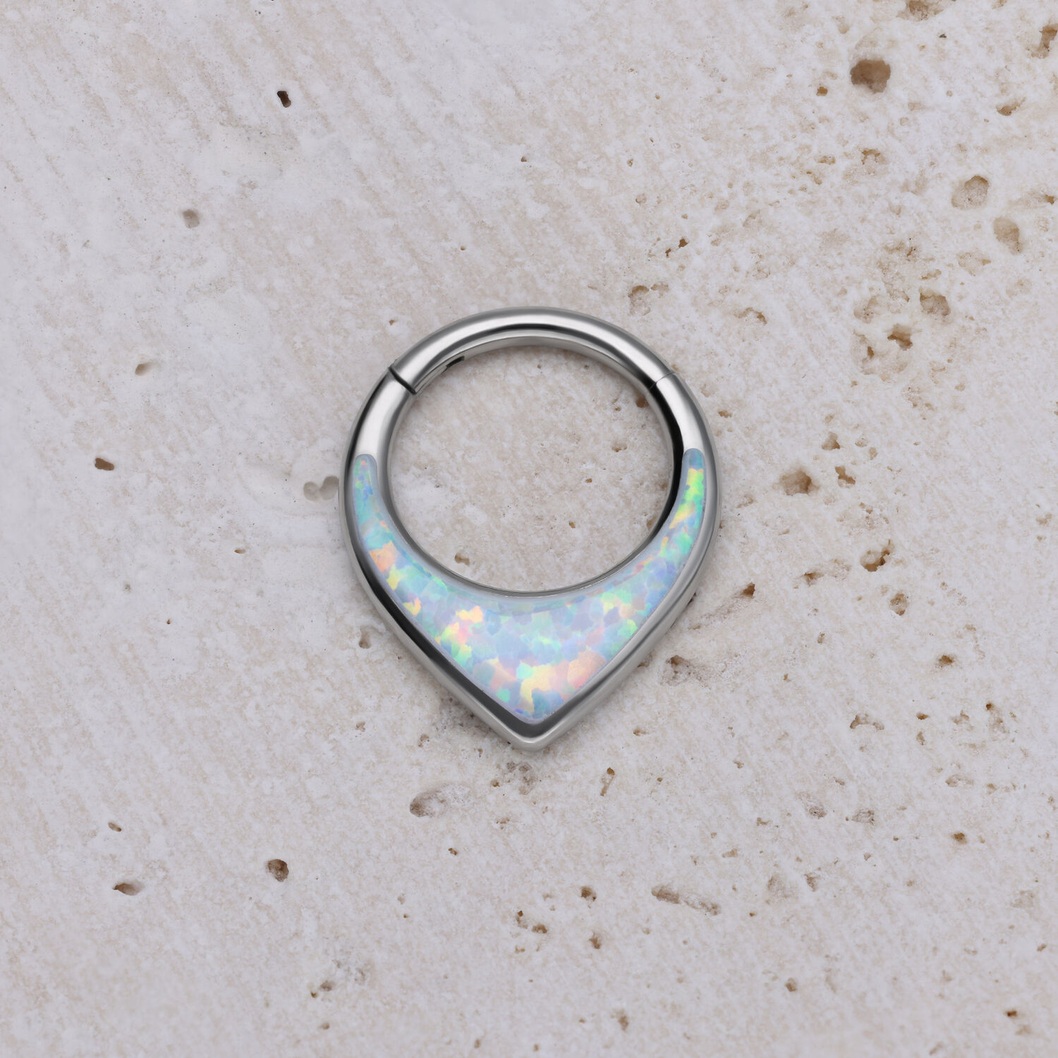 Septum Clicker in titanio argento con opale sintetico bianco su pietra chiara