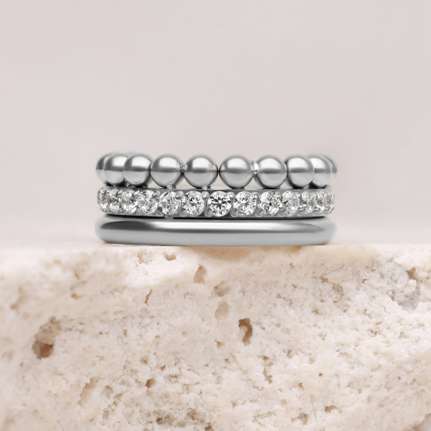 Triple Bubble Crystal Clicker argento con cristalli, 12mm, su sfondo chiaro