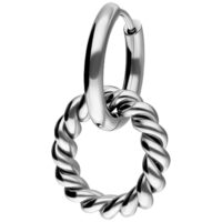 Twisted Circle Hoops in acciaio inossidabile argento su sfondo bianco