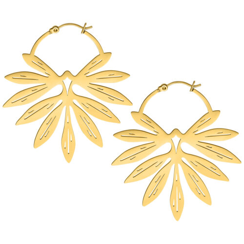 Due cerchi in bambù dorato su sfondo bianco, lucidati a specchio