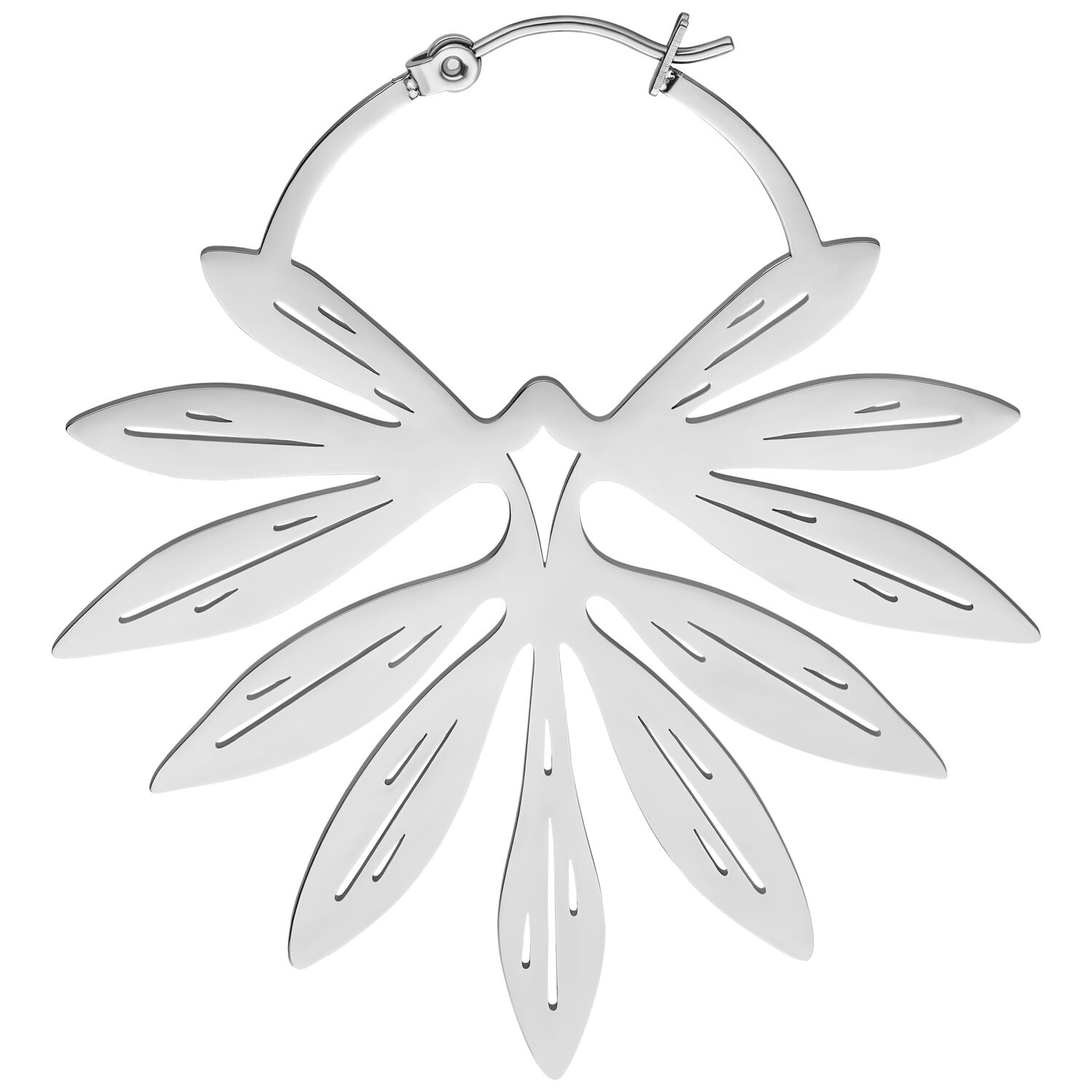 Orecchini in bambù argentati in acciaio chirurgico con chiusura a scatto su sfondo bianco