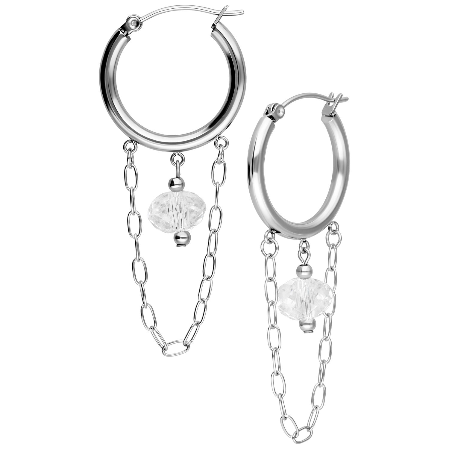 Coppia di orecchini a cerchio in argento con catene e cristalli chiari su sfondo bianco