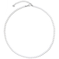 Piccola collana di perle sintetiche in acciaio chirurgico argento su sfondo bianco