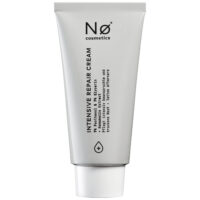 Tubo grigio della Crema Riparatrice Intensiva Nø Cosmetics su sfondo bianco