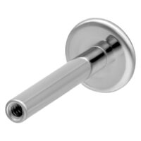 Labret in titanio argento con filettatura interna su sfondo bianco