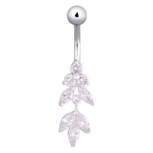 Piercing all'ombelico in argento con cristalli chiari su sfondo bianco