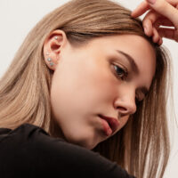 Disco argento per Triple Piercing di 4mm su sfondo neutro