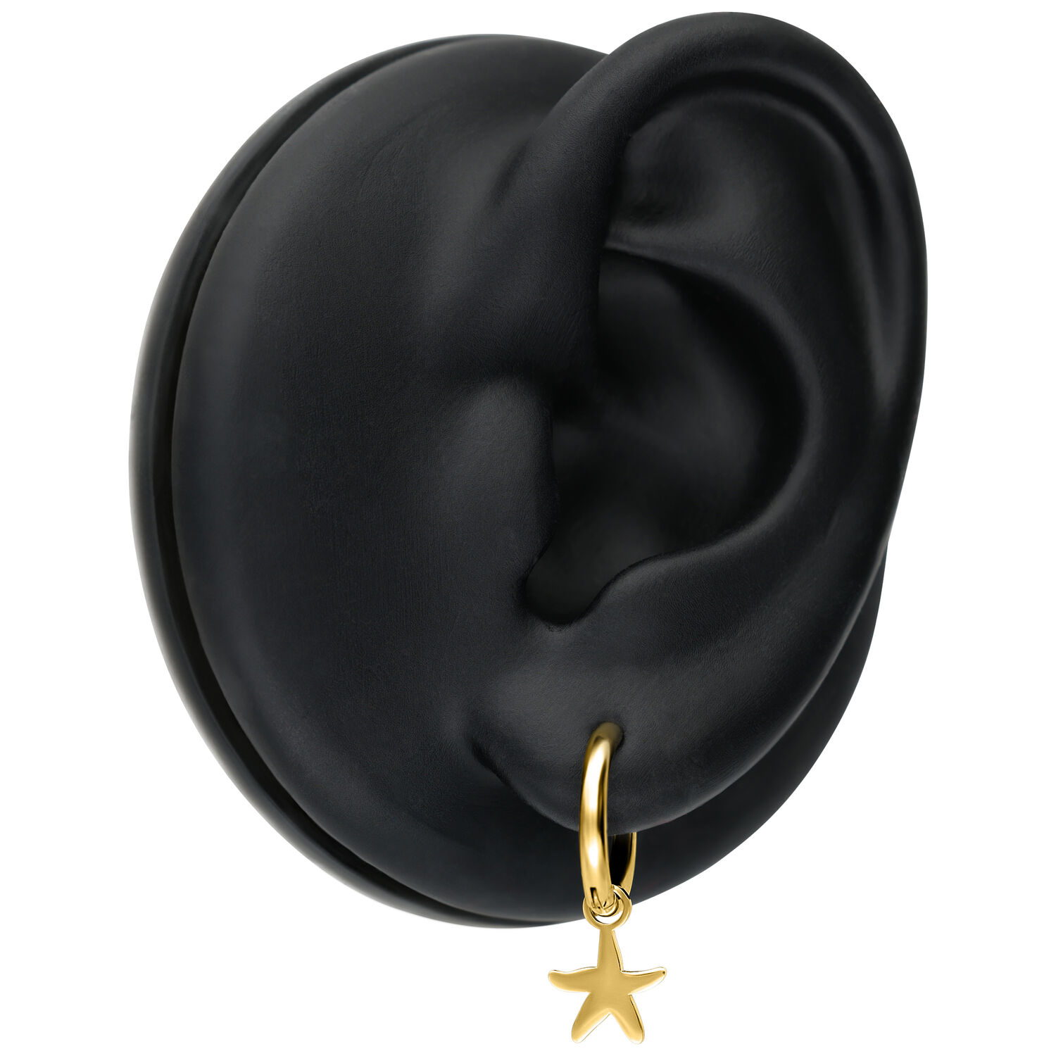 Mini Starfish Hoops Orecchini d'Oro Orecchini Starfish dorati su modello di orecchio nero davanti a sfondo neutro