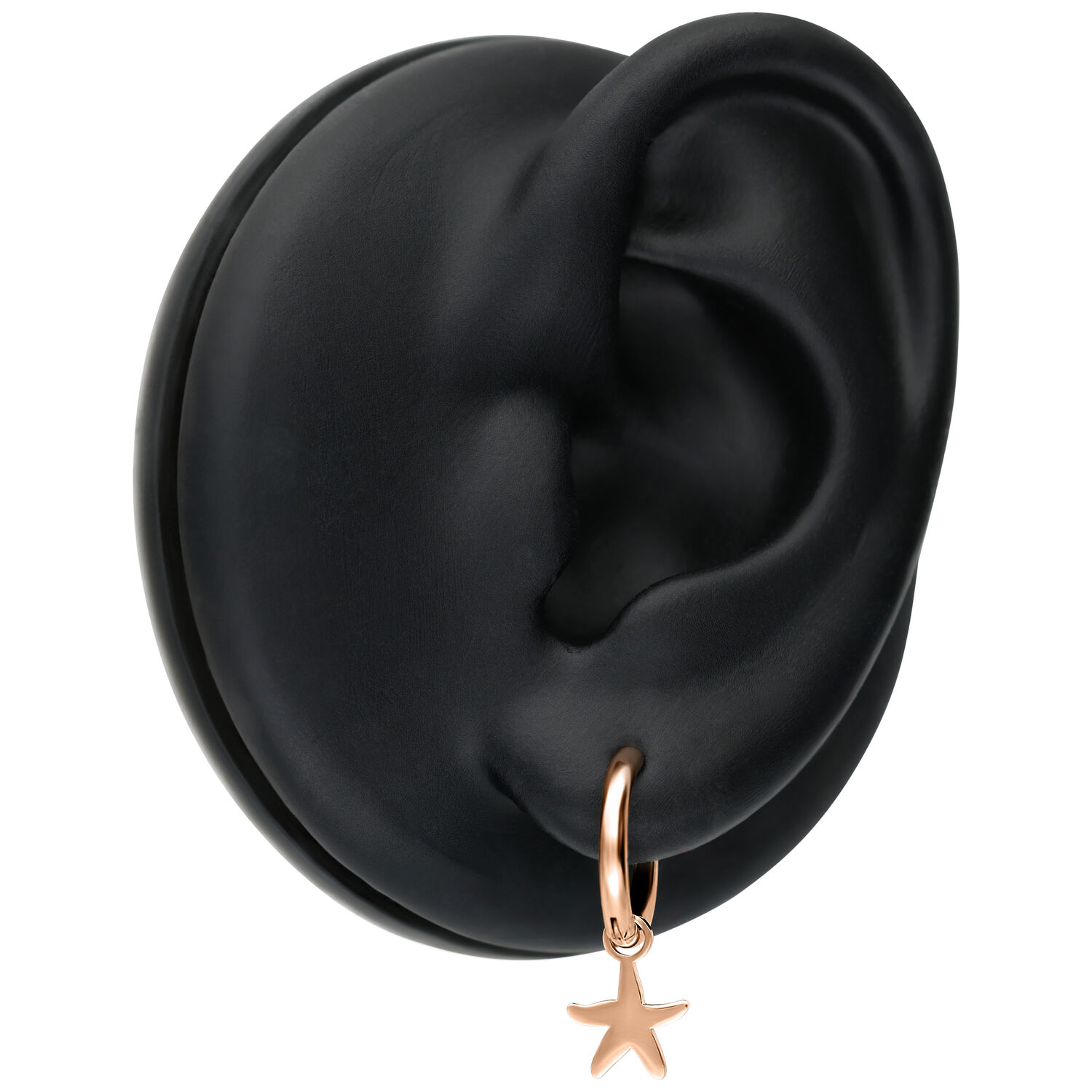 Mini orecchini a cerchio stella marina oro rosa su modello di orecchio nero