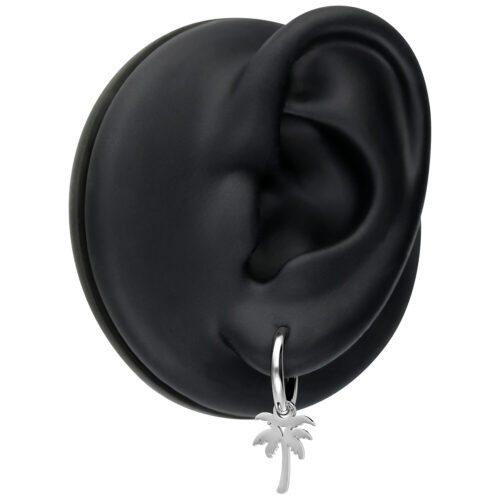 Orecchini d'argento con ciondolo a palma su display nero