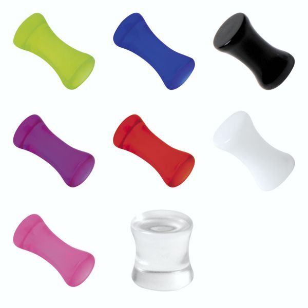 Bunte Double Flared Plugs aus Acryl Acht Double Flared Plugs in Schwarz, Blau, Grün, Pink und Klar auf weißem Hintergrund