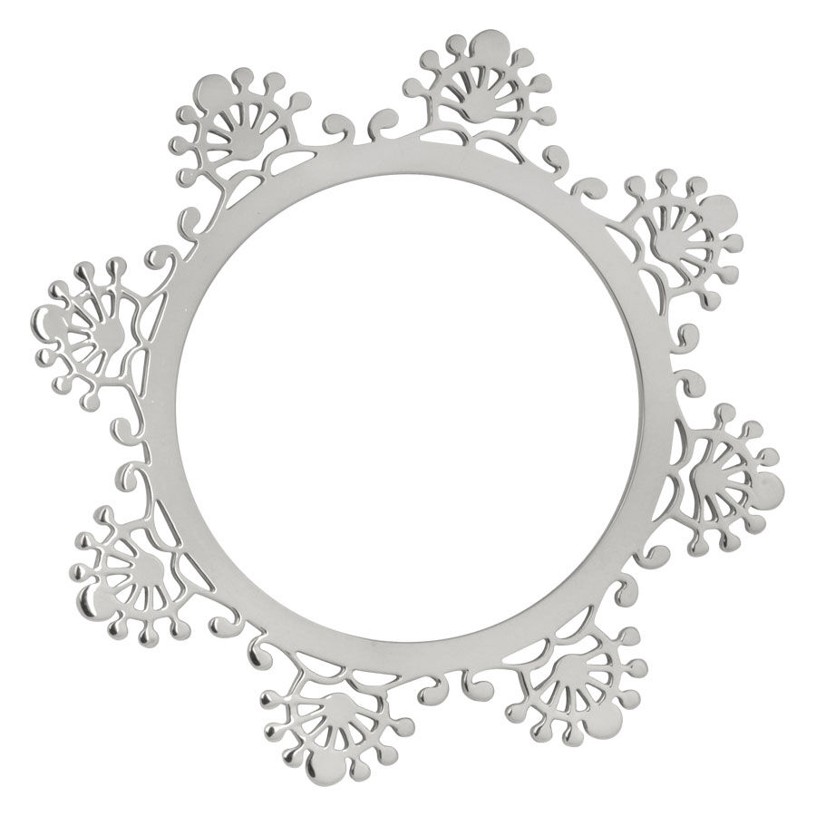 Anello Sunflower in acciaio chirurgico argento con motivo floreale su sfondo bianco