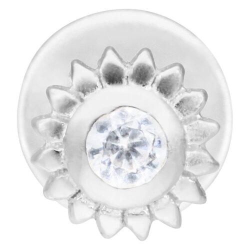Labret in argento con pietra cristallina a forma di fiore su sfondo bianco