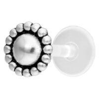 Labret Push-Fit in argento con design rotondo su sfondo bianco