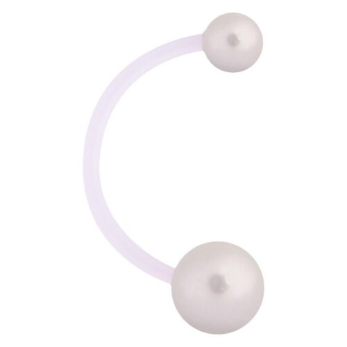 Bananabell bianco con sfere di perle su sfondo bianco