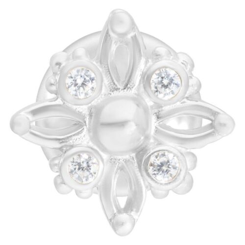 Labret in argento con pietre cristalline su sfondo bianco