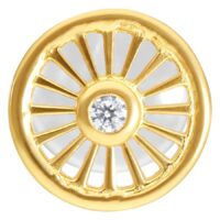Labret dorato con cristallo, forma rotonda, su sfondo bianco