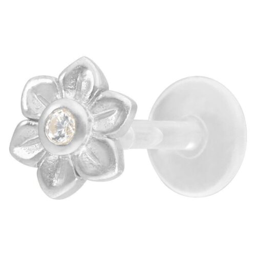 Labret floreale in argento con cristallo chiaro su sfondo bianco