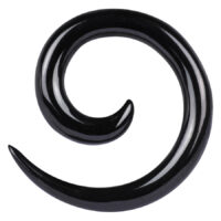 Piercing a spirale nero in acciaio chirurgico Spirale nera in acciaio chirurgico su sfondo bianco