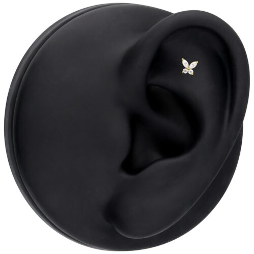 Inserto a farfalla dorato con moissanite su modello di orecchio nero