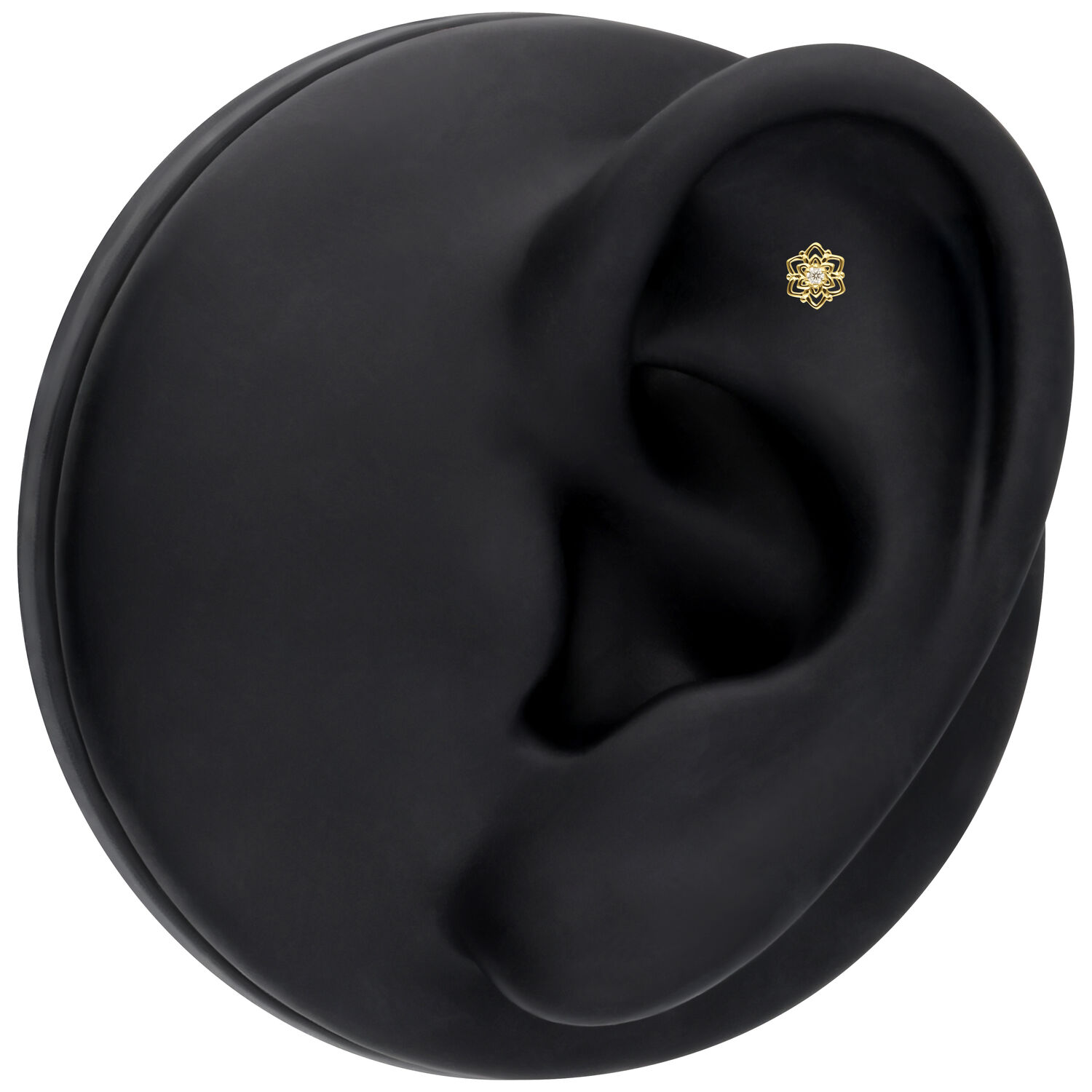Fiore dorato in oro 14K con moissanite su modello di orecchio nero