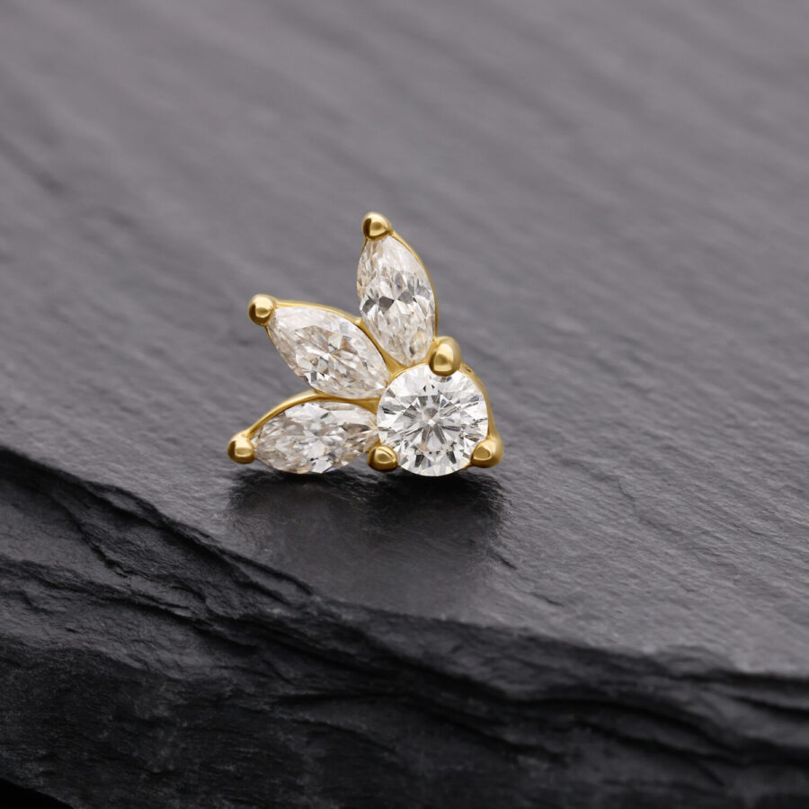 Attacco Lotus dorato con moissanite su pietra nera