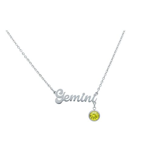 Collana in argento con scritta Gemini e cristallo giallo su sfondo bianco