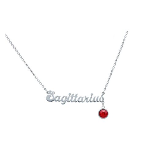 Collana Sagittario in argento con ciondolo di cristallo rosso su sfondo bianco