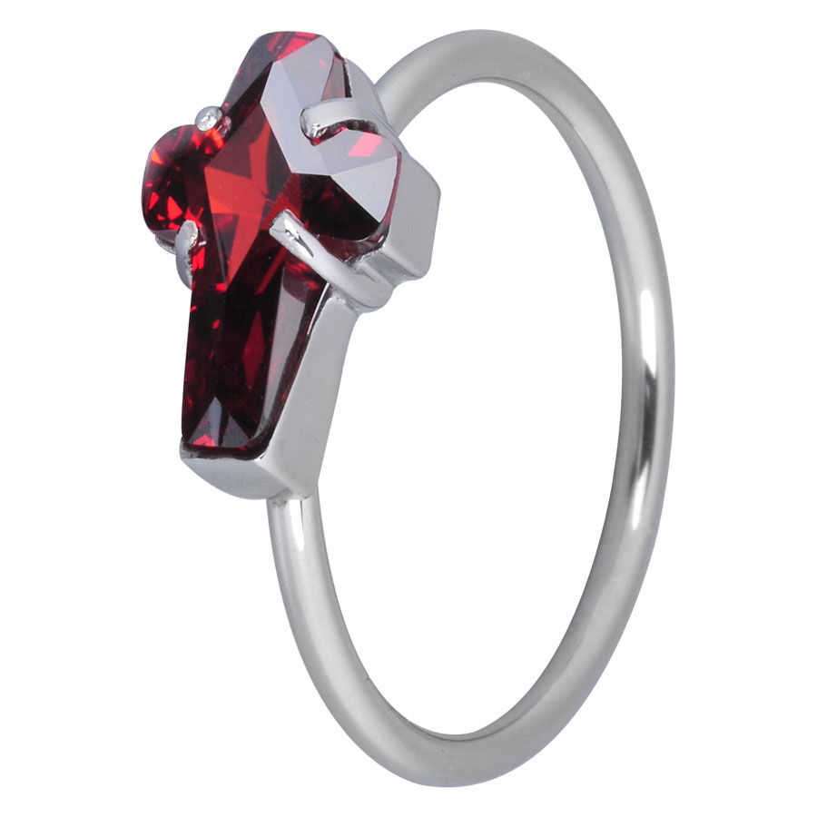 Anello Croce Argento con Cristallo Rosso, Misura 52 Anello d'argento con cristallo a croce rosso su sfondo bianco