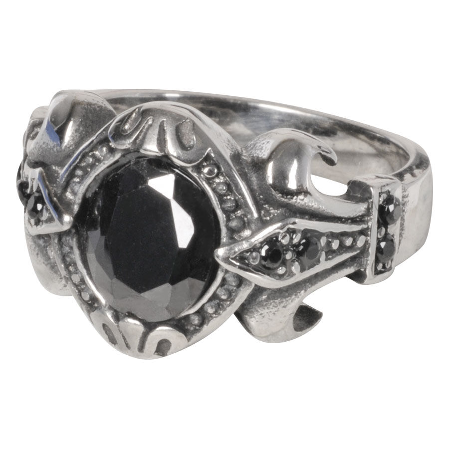 Anello d'argento con cristallo nero Anello d'argento in acciaio chirurgico con grande cristallo nero, su sfondo bianco