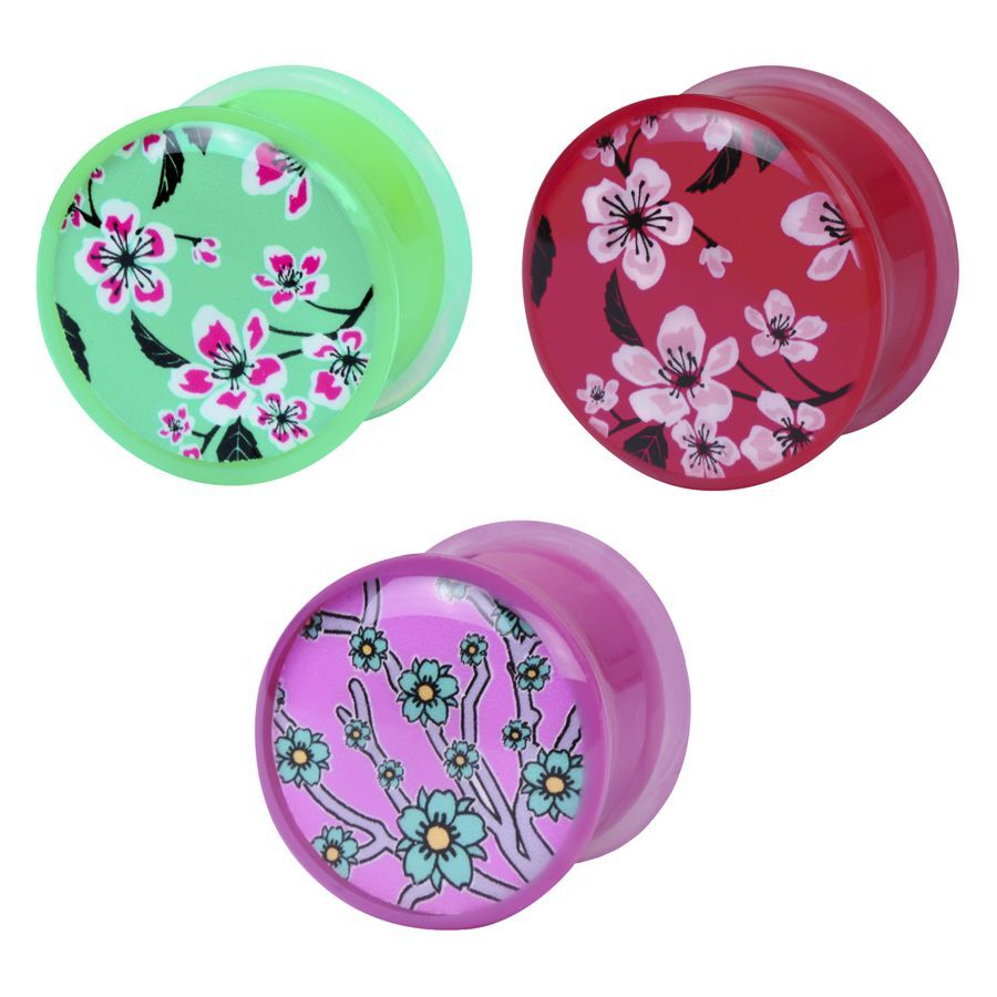 Tre colorati plugs in acrilico con motivo floreale in verde, rosso e viola su sfondo bianco