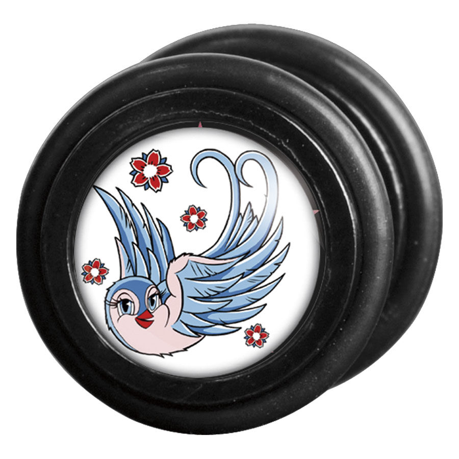 Finto plug rotondo nero con motivo di rondine blu e fiori rossi su sfondo bianco