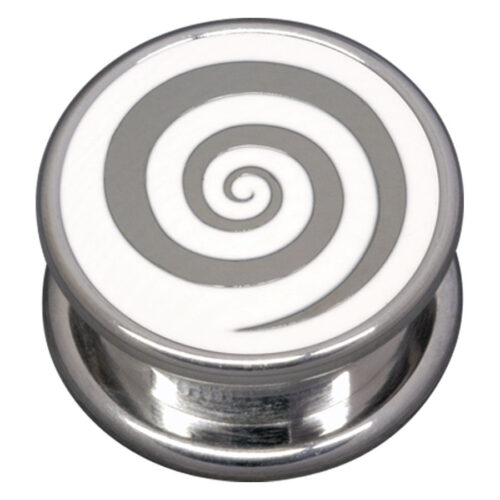 Plug per orecchio in argento con incisione a spirale bianco-grigia su sfondo neutro