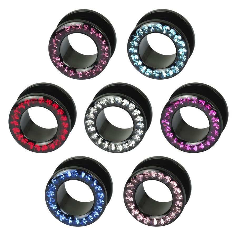 Tunnel neri con cristalli chiari, fucsia, azzurri, rosa e ametista su sfondo bianco