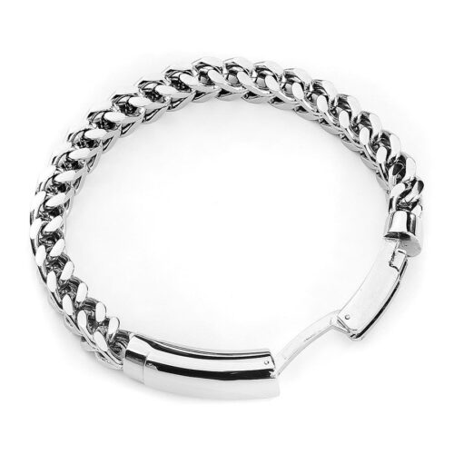 Bracciale lucido color argento in acciaio chirurgico su sfondo bianco