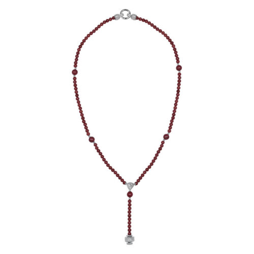 Collana rosso scuro della Get Nude Collection con ciondolo argento su sfondo bianco
